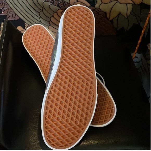 Vans - Picture 2 of 4